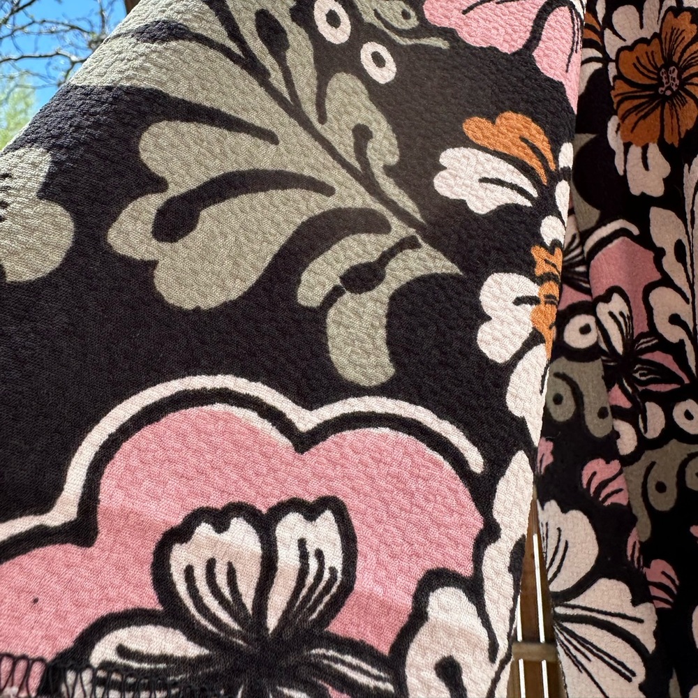 H&M 3/4 sleeve retro fall colors floral top black cropped size 12 - Picture 9 of 13